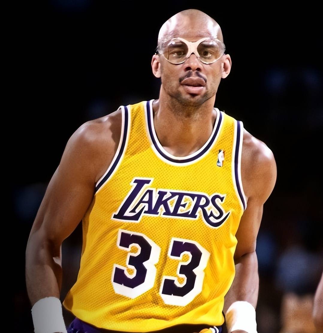 半场战报：美因茨0-0门兴格拉德巴赫（中场速报：美因茨与门兴格拉德巴赫0-0互交白卷）