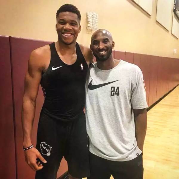 莱比锡6-0大胜法兰克福，迪奥曼德戴帽，鲍姆加特纳一射两传（莱比锡6-0横扫法兰克福：迪奥曼德上演帽子戏法，鲍姆加特纳1球2助攻）