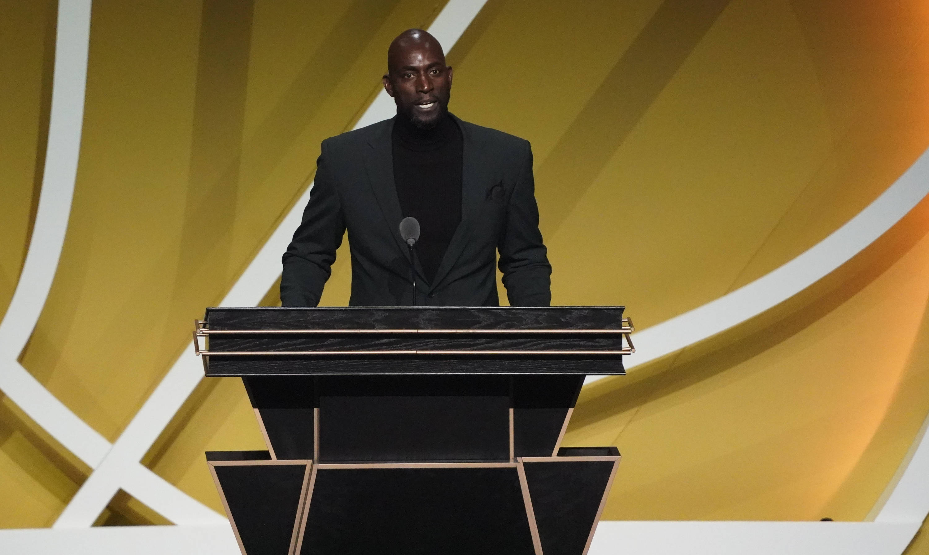 巴萨官方：12月10日对阵法兰克福的欧冠比赛将回归诺坎普举行（巴萨官宣：12月10日欧冠对阵法兰克福的比赛将在诺坎普进行）