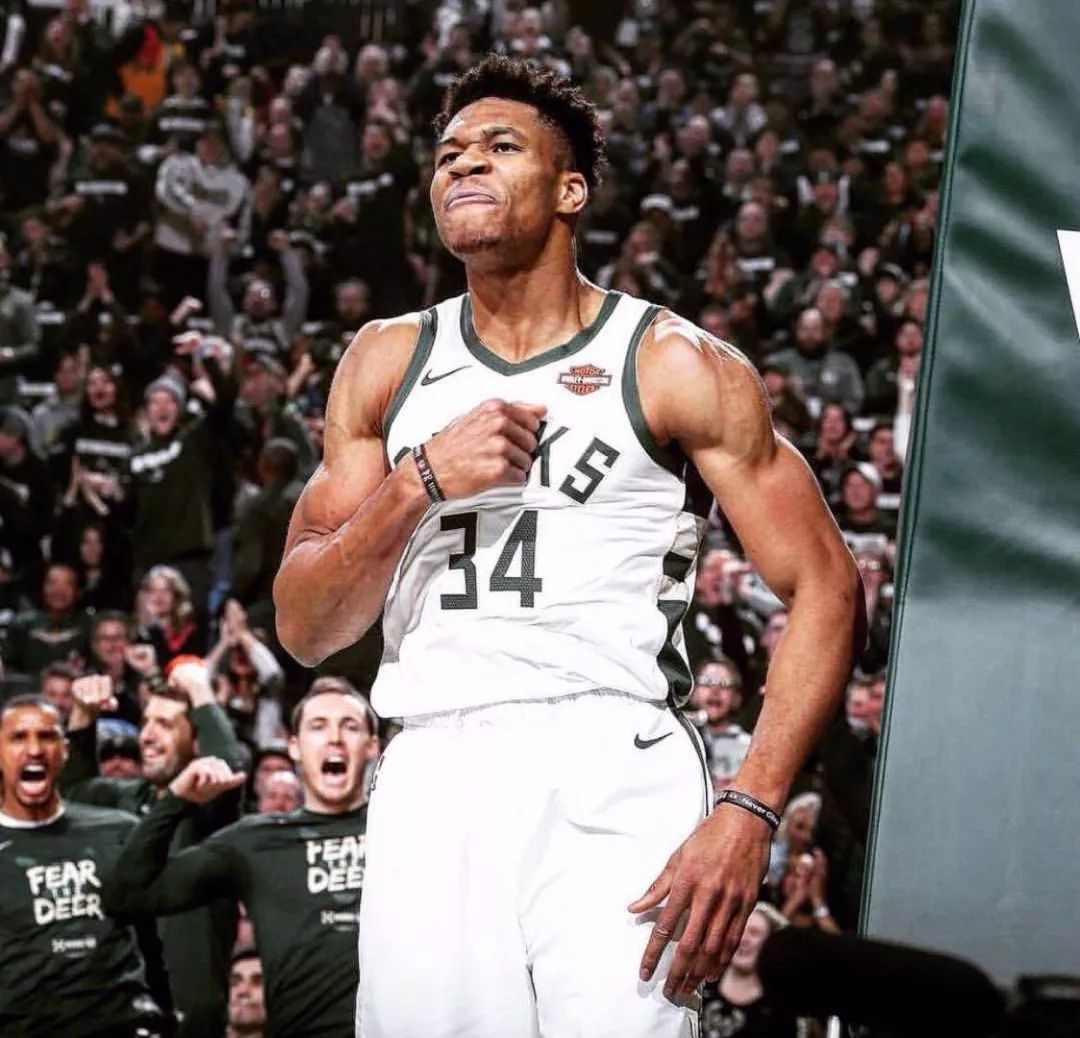 火力全开！孙颖莎王楚钦直落三局击败法国组合，助中国队先拿3分（孙颖莎／王楚钦三局横扫法国组合，助国乒率先拿下3分）