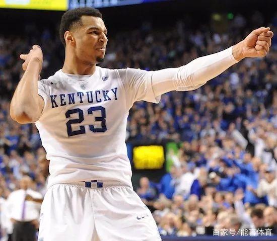 佛罗伦萨连续8场不胜，赛后哲科拿着扩音器与球迷沟通（佛罗伦萨八场不胜，哲科赛后持扩音器与球迷交流）