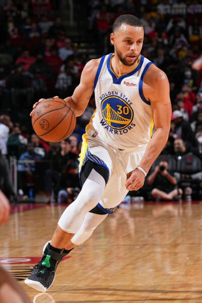 美记：勇士有意得到特雷·墨菲，可能围绕库明加打造交易方案（据美媒报道，勇士有意引进特雷-墨菲，或以库明加为核心筹划交易）